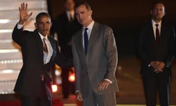 Barack Obama accueilli par le roi Felipe à son arrivée le 9 juillet 2016 sur la base aérienne de Torrejon près de Madrid