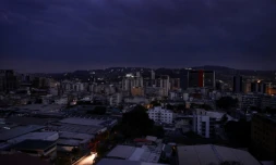 Vue du quartier Chacao à Caracas lors de la grande panne d'électricité, le 7 mars 2019