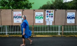 Panneau d'affichage pour le referendum pour ou contre l'indépendance de la Nouvelle-Calédonie, à Nouméa le 10 décembre 2021