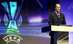 Le président de l'European Leagues fLars-Christer Olsson fait une allocution lors du tirage au sort du 1er tour des Coupes européennes, le 25 août 2006 à Monaco   