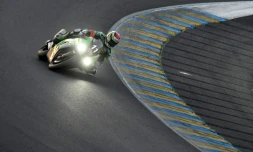 Le Français Jérémy Guarnoni au guidon de la Kawasaki N.11 lors des 24 Heures du Mans Motos, le 21 avril 2019 au Mans