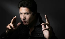 Jean-Luc Lahaye pose le 12 mai 2015 Ă Paris