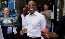 Le candidat démocrate Eric Adams donné gagnant pour la mairie de New York, durant un événement de campagne à Brooklyn le 21 juin 2021
