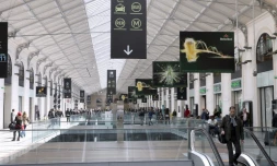 La Salle des Pas Perdus de la gare Saint-Lazare Ă paris le 14 mai 2014