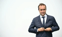 Le Premier ministre Sébastien Lecornu, le 17 juin 2025 à l'aéroport du Bourget