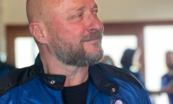 Photo non datĂ©e diffusĂ©e le 17 mai 2024 du Français Sylvain Chiron au Texas, portant un vĂȘtement avec le nom de sa mission, NS-25