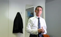 Manuel Valls dans son QG de campagne à Paris le 14 décembre 2016