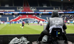 Un cameraman au Parc des Princes, le 21 octobre 2023