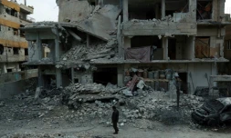 Des immeubles détruits par les bombardements du régime syrien à Douma, dans la Ghouta orientale, le 25 février 2018