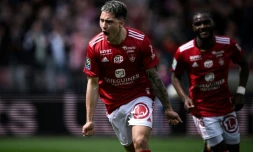 L'Uruguayen Martin Satriano exulte après son but pour Brest face à Metz, le 7 avril 2024 au stade Francis-Le-Blé
