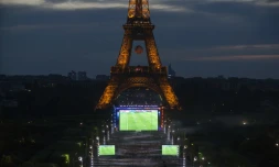 La fan zone du Champ de Mars à Paris