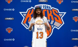 Le nouveau pivot des New York Knickerbockers Joakim Noah officiellement présenté au Madison Square Garden, le 8 juillet 2016