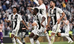 Les joueurs de la Juventus en liesse après avoir conquis le 8e titre d'affilée de champion d'Italie en battant la Fiorentina, le 20 avril 2019 à Turin