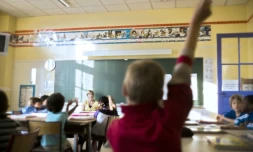 Depuis une trentaine d'années, les collèges et lycées privés scolarisent un peu moins de 20% des élèves et le public 80%, un ratio "20/80" devenu un équilibre tacite