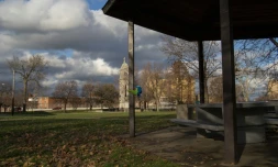 Le parc Cudell Commons à Cleveland, en Ohio, le 24 novembre 2014, deux jours après que le jeune Tamir Rice y fut abattu par la police