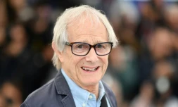 Le réalisateur britannique Ken Loach pose devant les photographes pour le film "Sorry We Missed You" lors de la 72e édition du Festival de Cannes, le 17 mai 2019