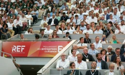 Des participants assistent à La REF 2026, organisée par le Medef, à Roland-Garros, Paris, le 26 août 2026