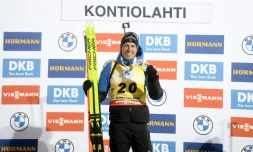 La joie du biathlÚte français Quentin Fillon Maillet, vainqueur du sprint à Kontiolahti (Finlande), le 5 mars 2022