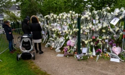 Des fleurs et des messages Ă la mĂ©moire d'AngĂ©lique, 13 ans, le 29 avril 2018 Ă Wambrechies, dans le Nord, retrouvĂ©e morte Ă Quesnoy-sur-DeĂŒle