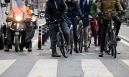 Prendre son vélo, marcher, télétravailler ou carrément partir de Paris: les Franciliens sont prévenus, il faudra adapter ses usages pour soulager les transports pendant les Jeux olympiques