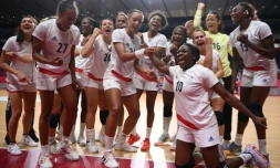 La joie Françaises victorieuses des Néerlandaises en quarts de finale du tournoi de handball des JO de Tokyo, le 4 août 2021