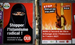 Des affiches de campagne en faveur de l'interdiction de la burqa et contre l'accord commercial avec l'Indonésie, le 1er mars 2021 à Genève