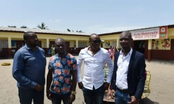 Magic System à l'école maternelle qu'il a créé dans son quartier natal d'Anoumabo, à Abidjan, en Côte d'Ivoire, le 29 mai 2017