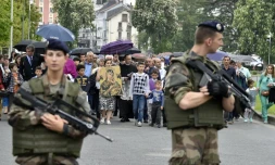 Procession sous haute sécurité devant la grotte Massabielle le 3 mai 2016 à Lourdes