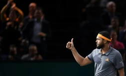Le Français Jo-Wilfried Tsonga aprÚs sa victoire face au Russe Andrey Rublev au 1er tour du Masters 1000 de Paris, le 28 octobre 2019