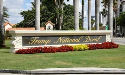 Vue de l'entrée du Trump National Doral, le 3 avril 2018