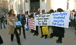Des Chagossiens manifestent devant la Cour d'appel de Londres, le 5 février 2007