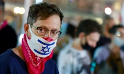 Un manifestant anti-confinement à Tel-Aviv le 17 septembre