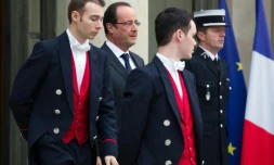 Francois Hollande attend le premier ministre belge Elio Di Rupo, à Paris le 27 novembre 2012. L'Elysée a poursuivi en 2015 ses efforts pour maîtriser ses dépenses, avec en particulier une stabilisation de la masse salariale