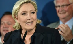 Marine Le Pen, présidente du FN, et  nouvelle députée du Pas-de-Calais, le 18 juin 2017 à Hénin-Beaumont (nord)