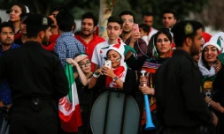 Des supporters iraniens à Téhéran avec leurs vuvuzelas le 20 juin 2018