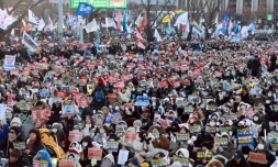 Des manifestants participent à un rassemblement contre le président sud-coréen déchu Yoon Suk Yeol à Séoul, le 28 décembre 2024.