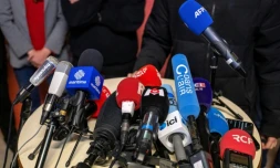 Lors d'une conférence de presse à Marseille entre les deux tours des élections municipales, le 17 mars 2026