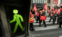 Lors d'une manifestation de la GCT contre les ordonnances Macron réformant le Code du travail, le 20 décembre 2017 à Paris