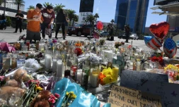 Des fleurs, des messages et des bougies à la mémoire des victimes du tireur de l'hôtel de Mandalay Bay, le 3 octobre 2017 à Las Vegas