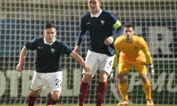 Aymeric Laporte, avec le brassard de capitaine des Espoirs français, contre l'Ecosse, le 24 mars 2016 à Angers