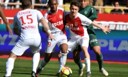 Les Monégasques Adrien Silva, Gelson Martins et Aleksandr Golovin tentent de stopper la percée du Stéphanois Wahbi Khazri à Louis II, le 5 mai 2019