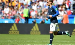 L'attaquant des Bleus Antoine Griezmann quitte la pelouse, remplacé, lors du match contre l'Australie à la Kazan Arena, le 16 juin 2018
