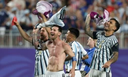 L'Argentine de Lionel Messi fĂȘte sa victoire contre la Suisse et sa qualification en demi-finale du Mondial, le 11 juillet 2026 Ă Kansas City