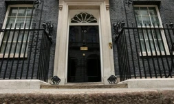 La porte du 10 Downing Street à Londres, résidence officielle et lieu de travail du Premier ministre du Royaume-Uni, le 21 juin 2026