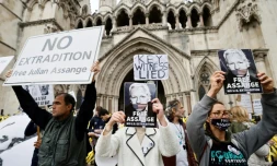 Des manifestatnts pro Assange devant la Haute-Cour de Londres le 28 octobre 2021 