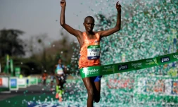 Le Kényan Paul Lonyangata conserve son titre au Marathon de Paris, le 8 avril 2018