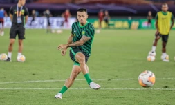 Le milieu de Beijing Guoan, Nico Yennaris, avant un match de Chinese Super League (CSL) contre Hebei China Fortune à Suzhou le 12 août 2020