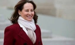 La ministre de l'Ecologie Ségolène Royal quitte le palais de l'Elysée à l'issue du conseil des ministres à Paris, le 13 janvier 2016.