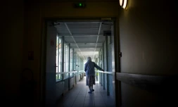 Un rapport à paraitre mardi appelle à inscrire dans la loi le droit de visite dans les Ehpad pour éviter que cette situation "inhumaine" ne se reproduise