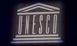 Le logo de l'Unesco photographié lors du 75e anniversaire de l'organisation en son siège à Paris, le 12 novembre 2021